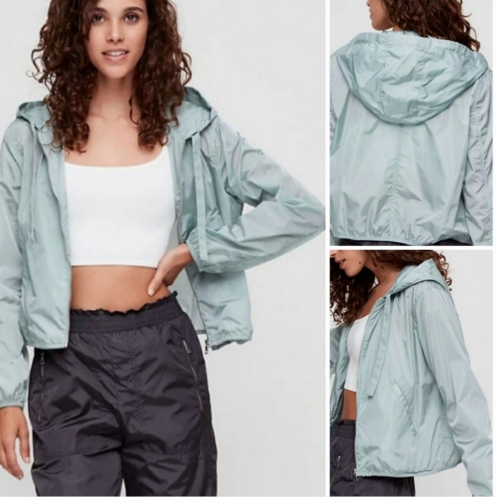 Aritzia Babaton Light Blue Rain Jacket Windbreaker Lightweight